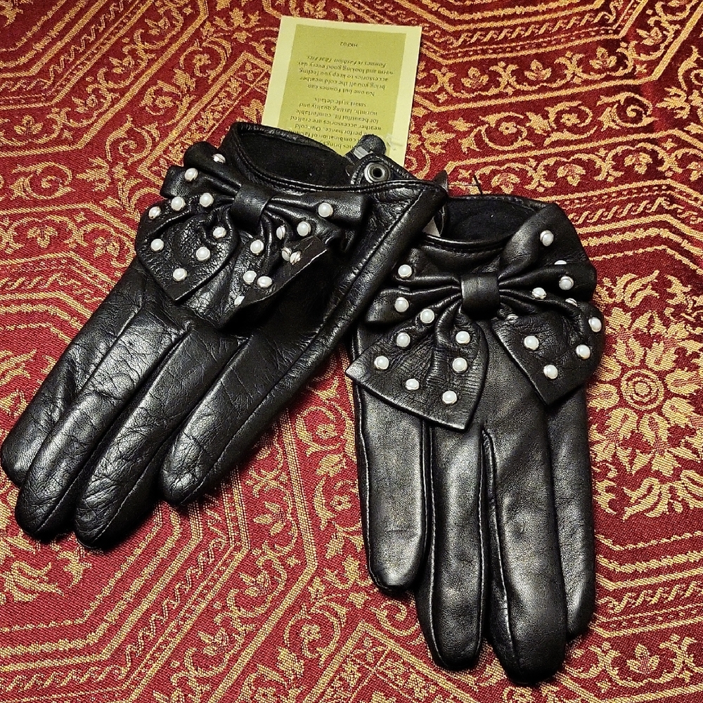 🆕️Neiman Marcus Leather Gloves With Pearl Studded Bows,M